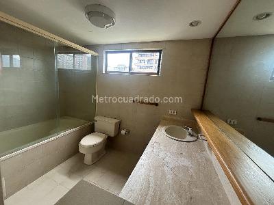Apartamento de 3 alcobas en venta en El Poblado Castropol, Medellín, 230 m² · foto 17 de 20
