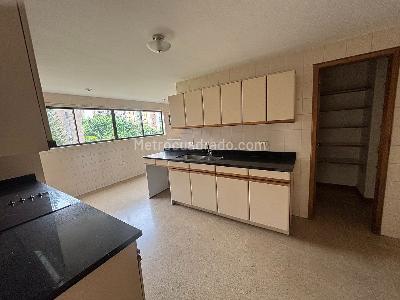 Apartamento de 3 alcobas en venta en El Poblado Castropol, Medellín, 230 m² · foto 7 de 20