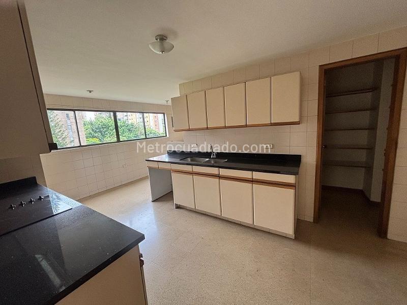 Piso – Medellín, Castropol, El Poblado - Más