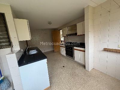 Apartamento de 3 alcobas en venta en El Poblado Castropol, Medellín, 230 m² · foto 8 de 20