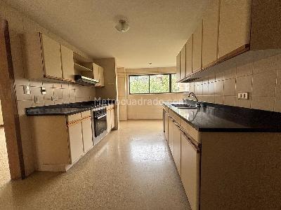 Apartamento de 3 alcobas en venta en El Poblado Castropol, Medellín, 230 m² · foto 9 de 20