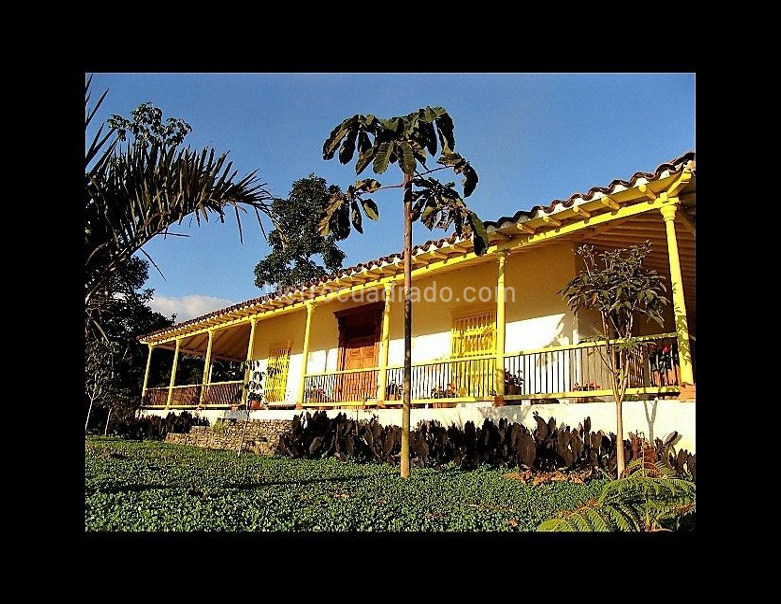 Casa de 5 habitaciones en venta en El Tesoro, Medellín — imagen 1 de 20