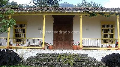 Casa de 5 alcobas en venta en El Tesoro, Medellín, 700 m² · foto 2 de 20