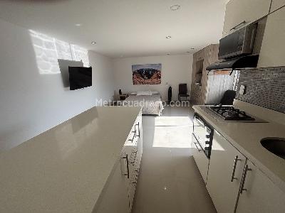 Apartaestudio en venta en El Poblado, Medellín, 30 m² · foto 2 de 20