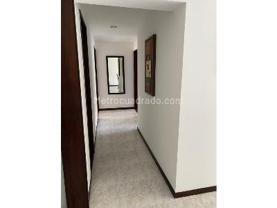 Apartamento de 2 alcobas en venta en Cristales, Cali, 106 m² · foto 2 de 8