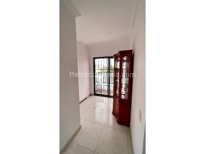 Casa de 5 alcobas en venta en Ciudad 2000, Cali, 141 m² · foto 3 de 12