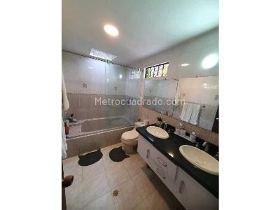 Casa de 4 alcobas en venta en El Ingenio, Cali, 250 m² · foto 2 de 18
