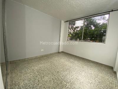 Apartamento de 3 alcobas en venta en El Refugio, Cali, 72 m² · foto 3 de 17