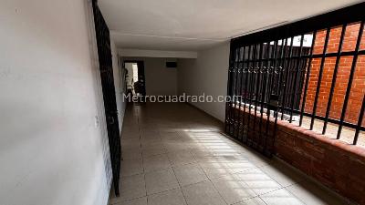 Casa de 3 alcobas en venta en Brisas Del Lili, Cali, 200 m² · foto 2 de 15