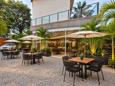 Local Comercial en Arriendo, Ciudad Jardin, Cali