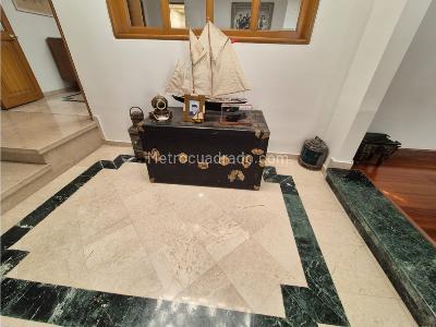 Casa de 3 alcobas en venta en Santa Barbara, Bogotá, 390 m² · foto 3 de 17