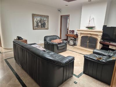 Casa de 3 alcobas en venta en Santa Barbara, Bogotá, 390 m² · foto 5 de 17