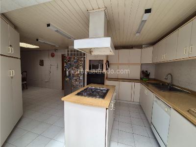 Casa de 3 alcobas en venta en Santa Barbara, Bogotá, 390 m² · foto 9 de 17