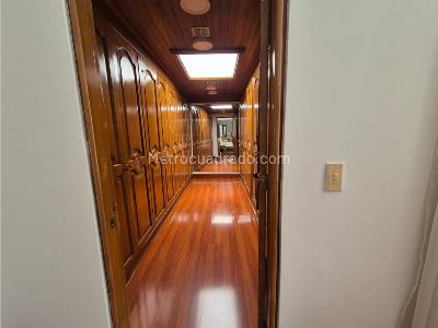 Casa de 3 alcobas en venta en Santa Barbara, Bogotá, 390 m² · foto 12 de 17