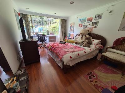 Casa de 3 alcobas en venta en Santa Barbara, Bogotá, 390 m² · foto 13 de 17