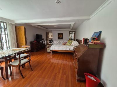 Casa de 3 alcobas en venta en Santa Barbara, Bogotá, 390 m² · foto 14 de 17