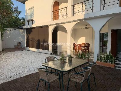 Casa de 4 alcobas en venta en Florian, Girardot, 300 m² · foto 2 de 9