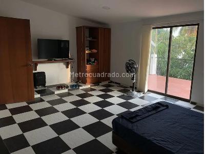 Casa de 4 alcobas en venta en Florian, Girardot, 300 m² · foto 5 de 9
