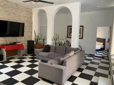 Casa de 4 alcobas en venta en Florian, Girardot, 300 m² · foto 6 de 9