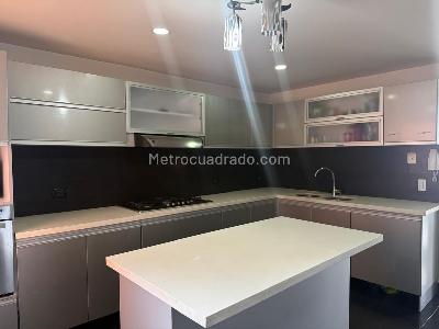 Apartamento de 4 alcobas en venta en Ciudad Salitre Navarra, Bogotá, 212 m² · foto 5 de 20