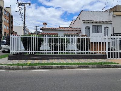 Casa de 5 alcobas en venta en Nuevo Country, Bogotá, 300 m² · foto 2 de 17