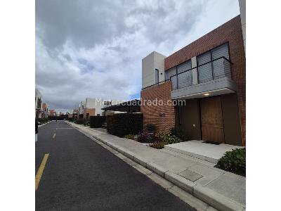 Casa de 3 alcobas en venta en Oikos Savanna Monterrey, Cajicá, 179 m² · foto 2 de 19