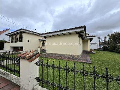 Casa de 4 alcobas en venta en Cerros De Niza, Bogotá, 400 m² · foto 2 de 20