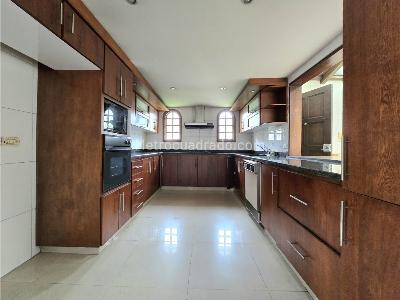 Casa de 4 alcobas en venta en Cerros De Niza, Bogotá, 400 m² · foto 10 de 20