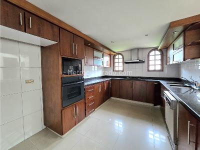 Casa de 4 alcobas en venta en Cerros De Niza, Bogotá, 400 m² · foto 12 de 20