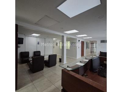 Casa de 5 alcobas en venta en San Jose De Bavaria, Bogotá, 1600 m² · foto 4 de 5