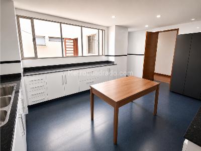 Apartamento de 4 alcobas en venta en Chico Navarra, Bogotá, 230 m² · foto 11 de 20