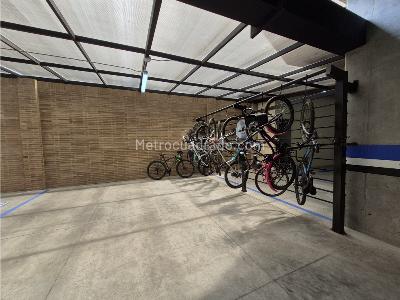 Apartamento de 3 alcobas en venta en Chico Navarra, Bogotá, 147 m² · foto 18 de 19