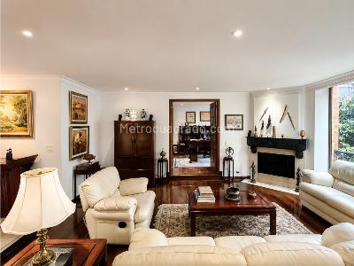 Apartamento de 3 alcobas en venta en La Carolina, Bogotá, 208 m² · foto 2 de 20