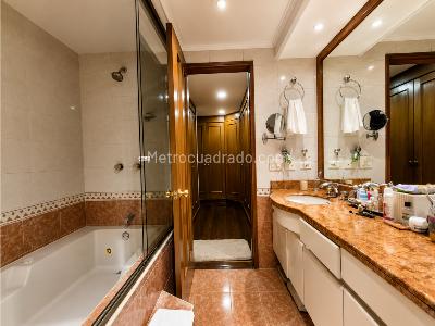 Apartamento de 3 alcobas en venta en La Carolina, Bogotá, 208 m² · foto 12 de 20