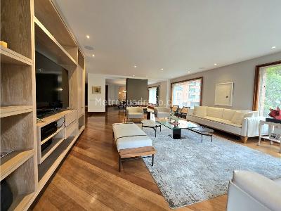 Apartamento de 4 alcobas en arriendo en Chico, Bogotá, 440 m² · foto 2 de 20