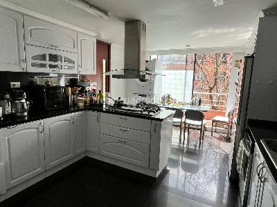 Apartamento de 3 alcobas en venta en Calleja Baja, Bogotá, 203 m² · foto 3 de 20