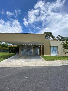 Casa de 4 alcobas en venta en Via Variante Condina, Pereira, 1800 m² · foto 6 de 19