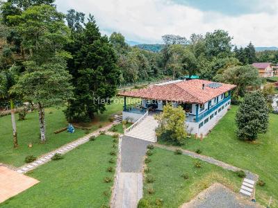Casa de 5 alcobas en venta en Via Armenia, Pereira · foto 2 de 20