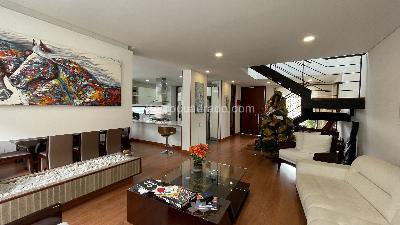 Casa de 4 alcobas en venta en Variante Cajicá, Cajicá, 219 m² · foto 2 de 12