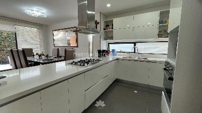 Casa de 4 alcobas en venta en Variante Cajicá, Cajicá, 219 m² · foto 4 de 12