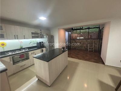 Casa de 3 alcobas en venta en Amazonia, Bello, 154 m² · foto 2 de 15