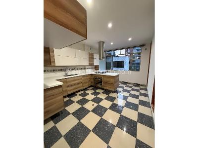 Casa de 4 alcobas en venta en El Tesoro, Medellín, 679 m² · foto 2 de 20