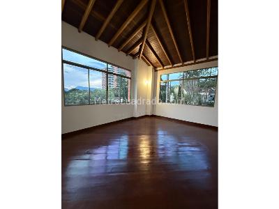 Casa de 4 alcobas en venta en El Tesoro, Medellín, 679 m² · foto 4 de 20