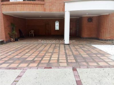 Casa de 5 alcobas en venta en El Tesoro, Medellín, 430 m² · foto 12 de 20