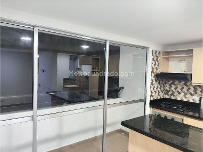 Apartamento de 3 alcobas en venta en Tierradentro, Bello, 58 m² · foto 2 de 11