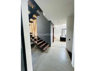 Casa de 5 alcobas en venta en Norte America, Bello, 390 m² · foto 14 de 20
