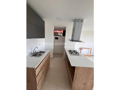 Apartamento de 2 alcobas en venta en Niquia, Bello, 52 m² · foto 2 de 13