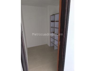Apartamento en venta en Loma De Los Bernal, Medellín · foto 15 de 19