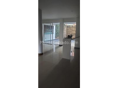 Casa de 5 alcobas en venta en Las Flores, Envigado, 286 m² · foto 2 de 14