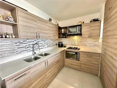 Apartamento de 4 alcobas en venta en Loma Del Escobero, Envigado, 116 m² · foto 2 de 10